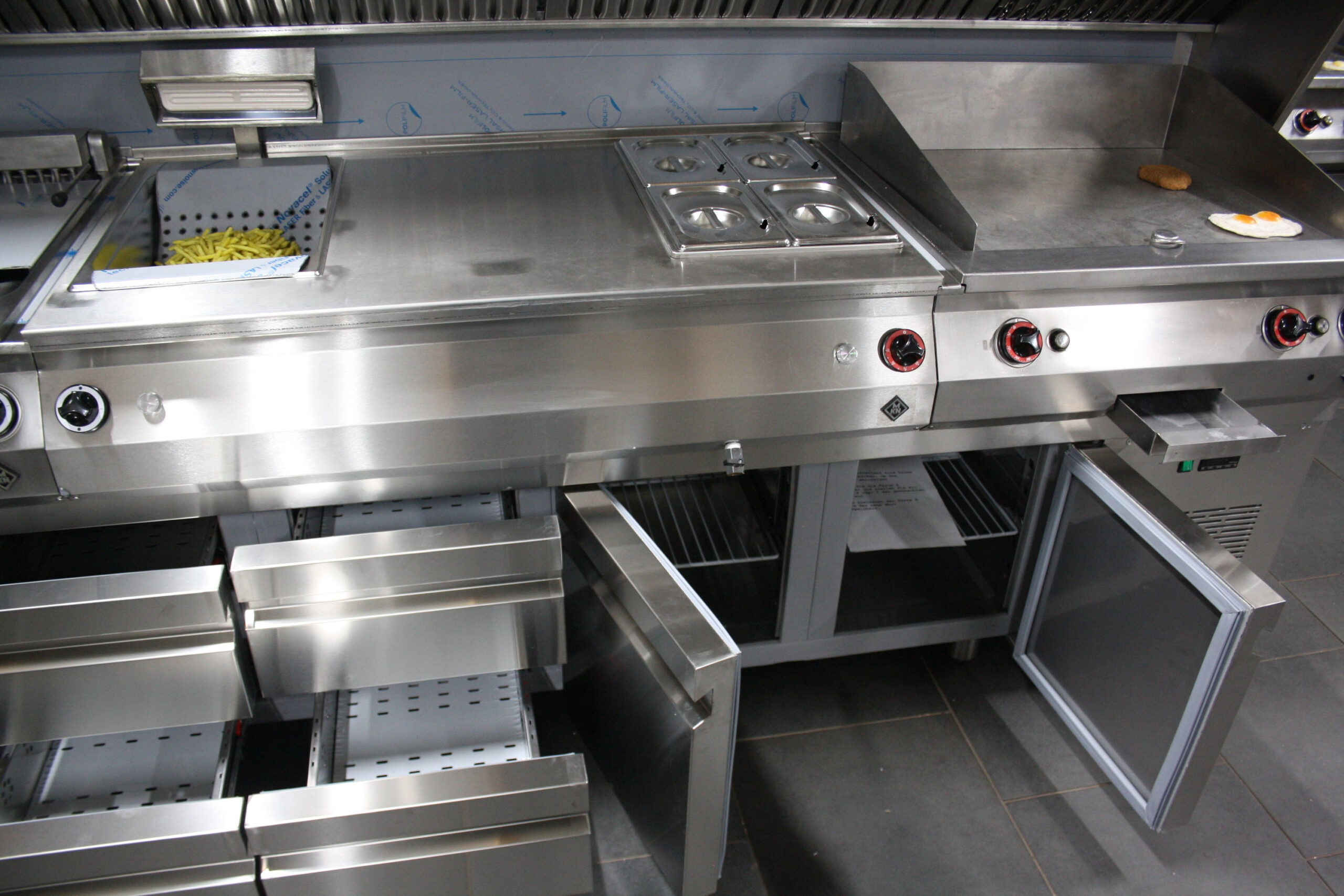 40772-Counter-Sl-gekuehlter-Unterbau-250-cm-5