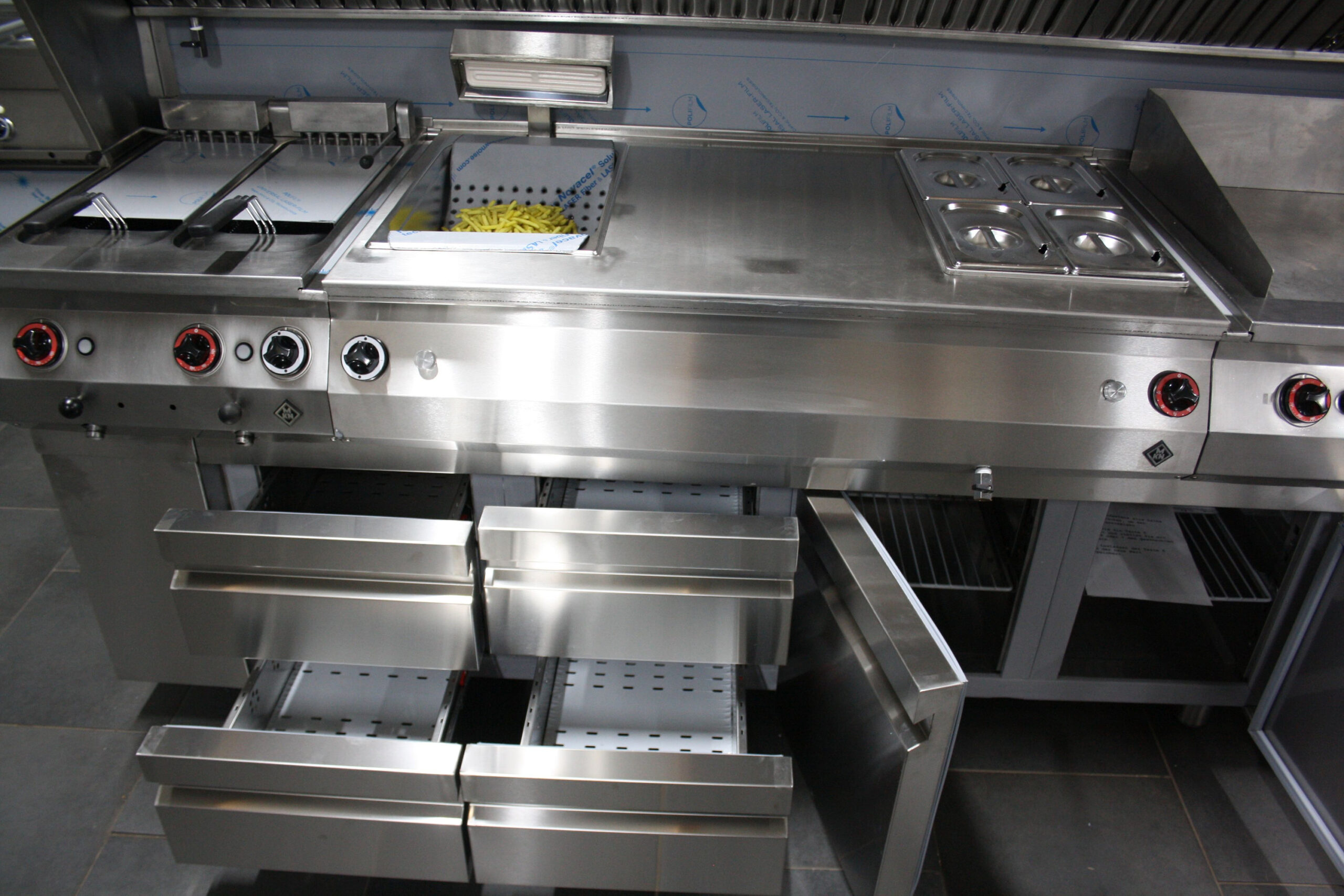 40772-Counter-Sl-gekuehlter-Unterbau-250-cm-6