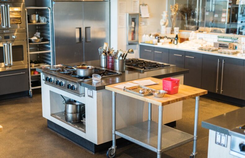 Nu ești sigur ce echipamente Horeca să alegi Ghidul sincer pentru cei care chiar vor să facă treabă bună